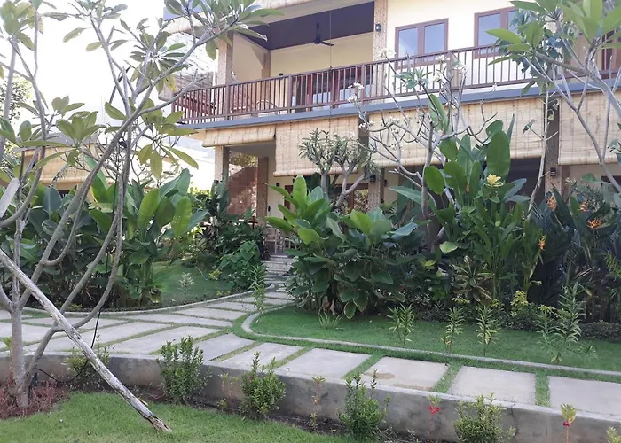 Jaya Hotel *