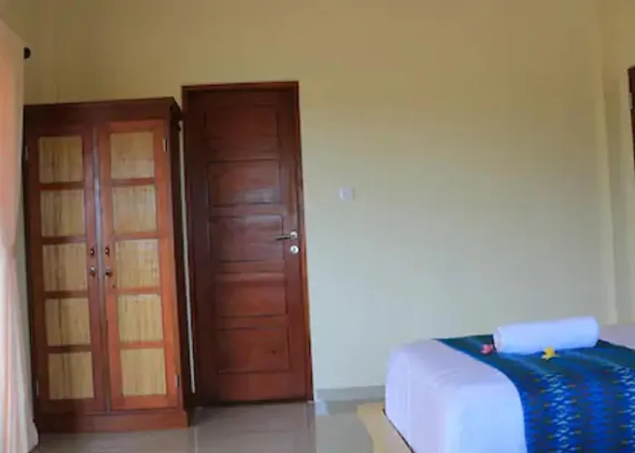 Jaya Hotel *